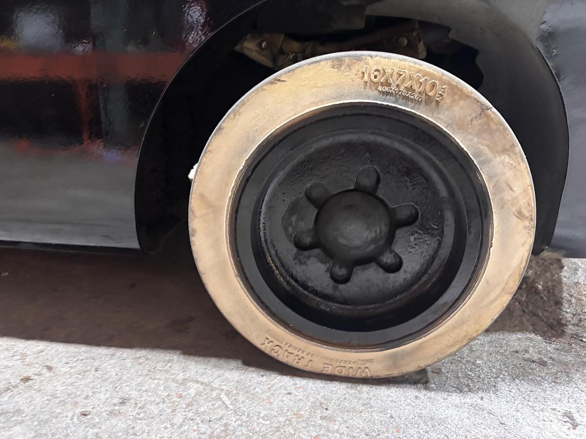 Used 7,000 POUND HYSTER MODEL S70FT FORKLIFT ROLL CLAMP TRUCK- PENDING LS