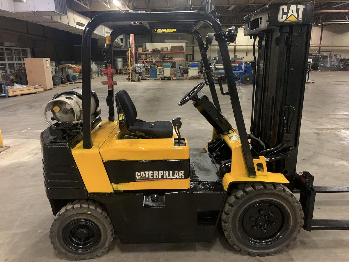 Used 5,000 LB. CATERPILLAR MDL V50E 3-STAGE MAST LH92"/RH173" 4-WAY HYDRAULIC VALVE CLASS IV