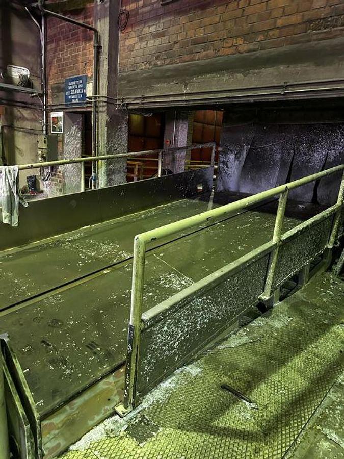 Used 118" (3000mm) WIDE JYLHAVAARA GUILLOTINE ROLL SPLITTER 60" DIAMETER