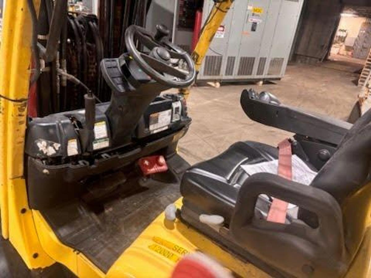 Used 12,000 LB. YALE MDL GLC120VXPRS LH92"/RH185" WITH 72" CASCADE PAPER ROLL CLAMP MANUFACTURED 2019