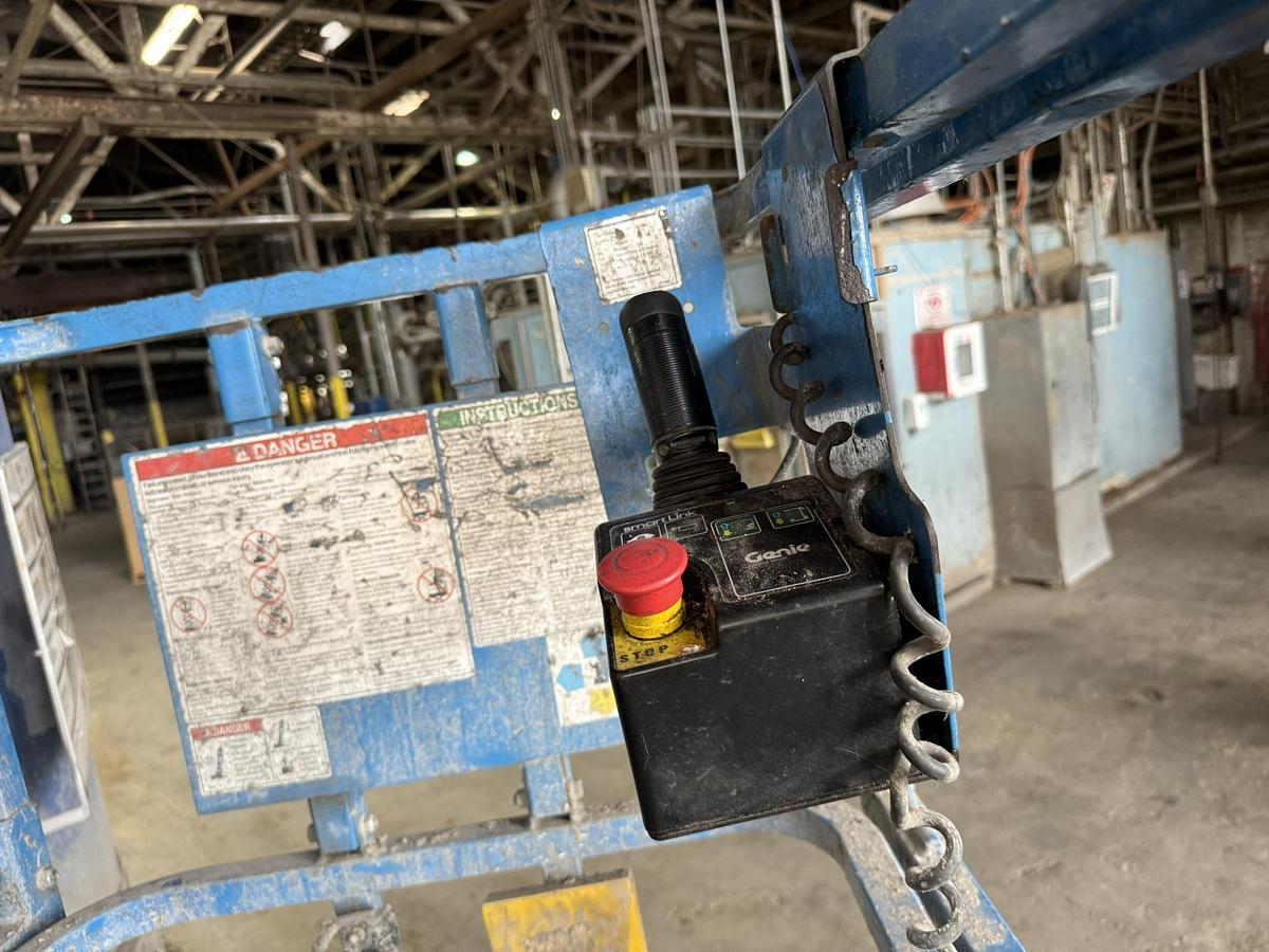 Used GENIE GS2632 SCISSOR LIFT WORKING HEIGHT 32' 