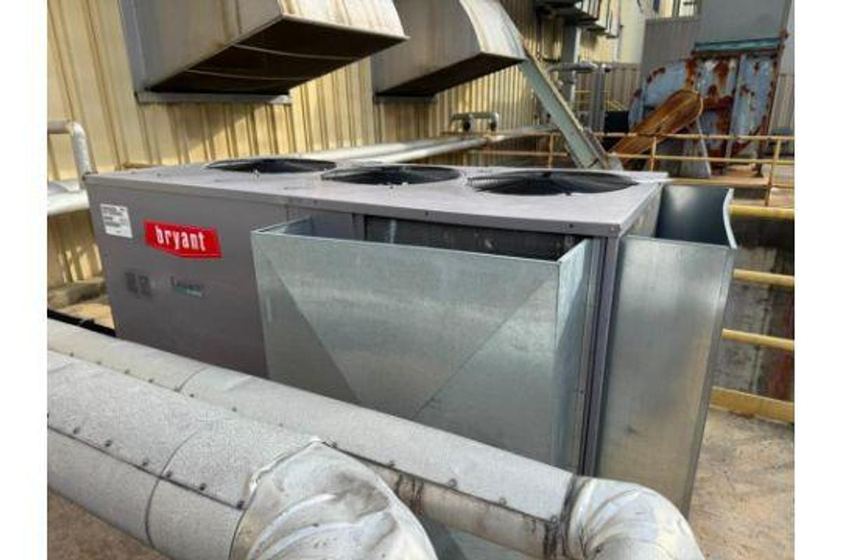 Used BRYANT LEGACY SERIES CHILLER MODEL 569JP16D000A00A0AA