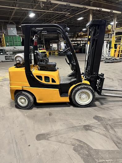 Used YALE GLP060VXNDAE091 6000LB FORKLIFT WITH SIDESHIFT AND FORK POSITIONER