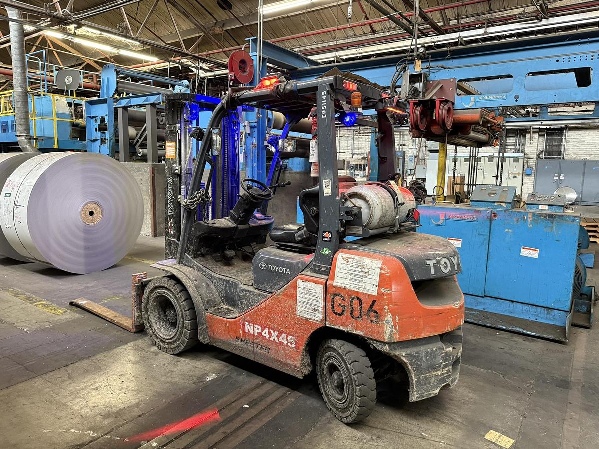 Used 5,000 POUND TOYOTA MODEL 8FGU25 FORKLIFT WITH 2,100 HOURS 