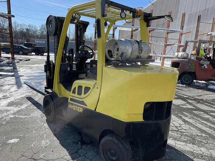 Used 12,000 POUND HYSTER S120FT-PRS FORKLIFT TWO STAGE MAST