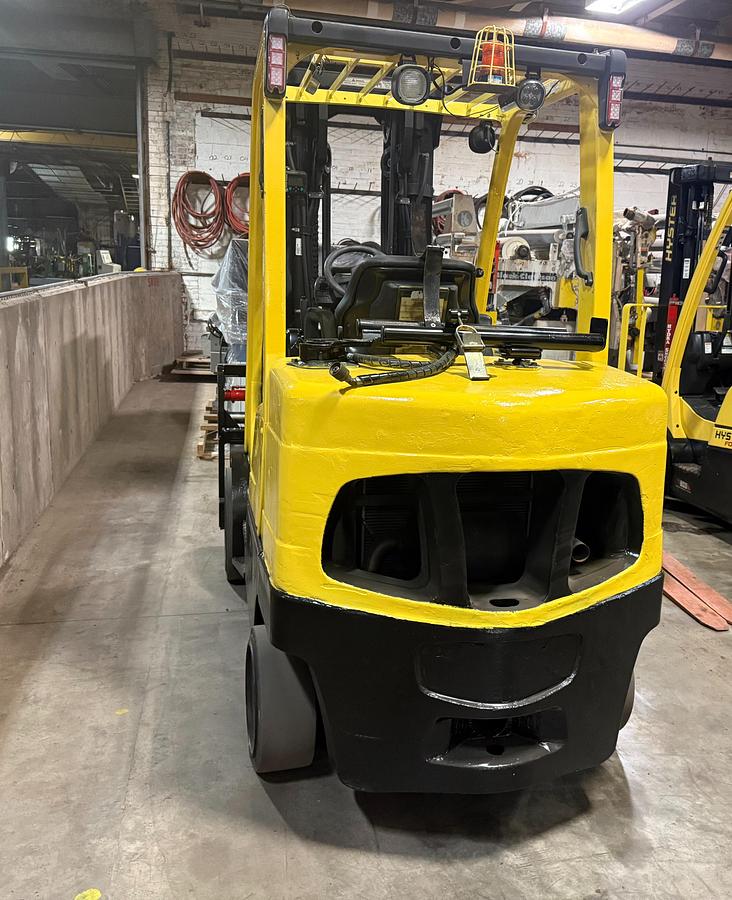 Used 8,000 POUND LB. HYSTER MODEL S80FT FORKLIFT WITH SIDESHIFT AND FORK POSITIONING