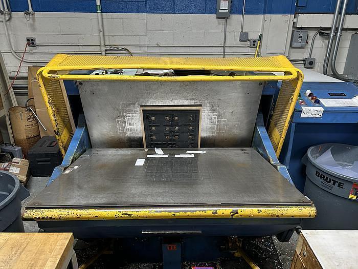 Used 32" X 44" STANDARD CLAMSHELL DIE CUTTER
