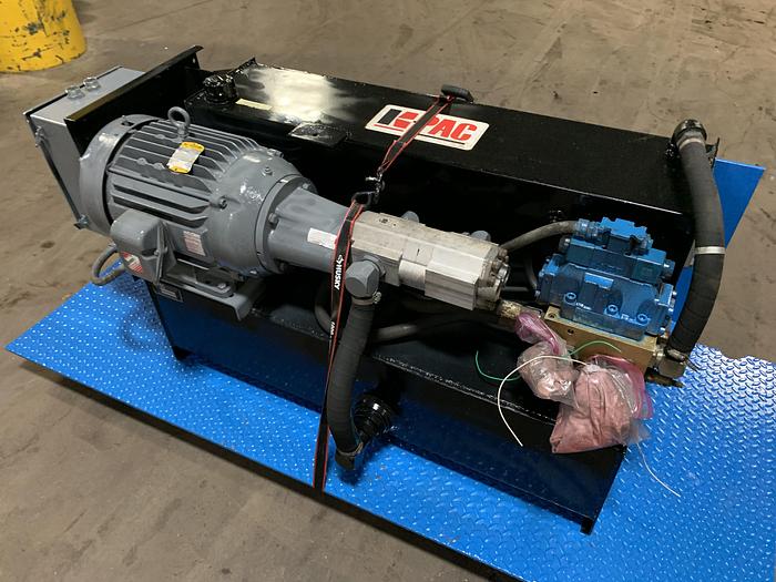 Used SHRED-TECH AZ-80 SHREDDER WITH COMPACTOR AND CONVEYOR