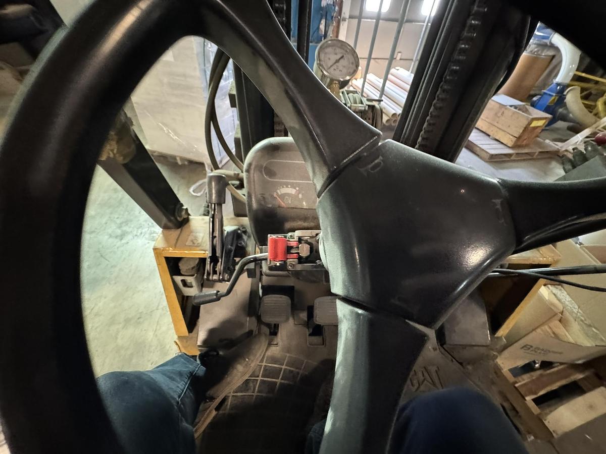 Used CATERPILLAR ROLL CLAMP TRUCK MODEL GC40KSTR WITH CASCADE CLAMP