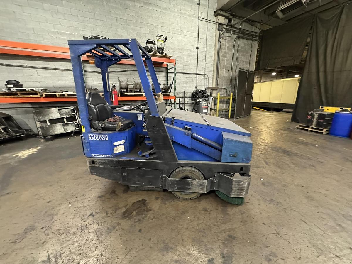 Used AMERICAN LINCOLN TECHNOLOGY FLOOR SWEEPER MODEL 579-541