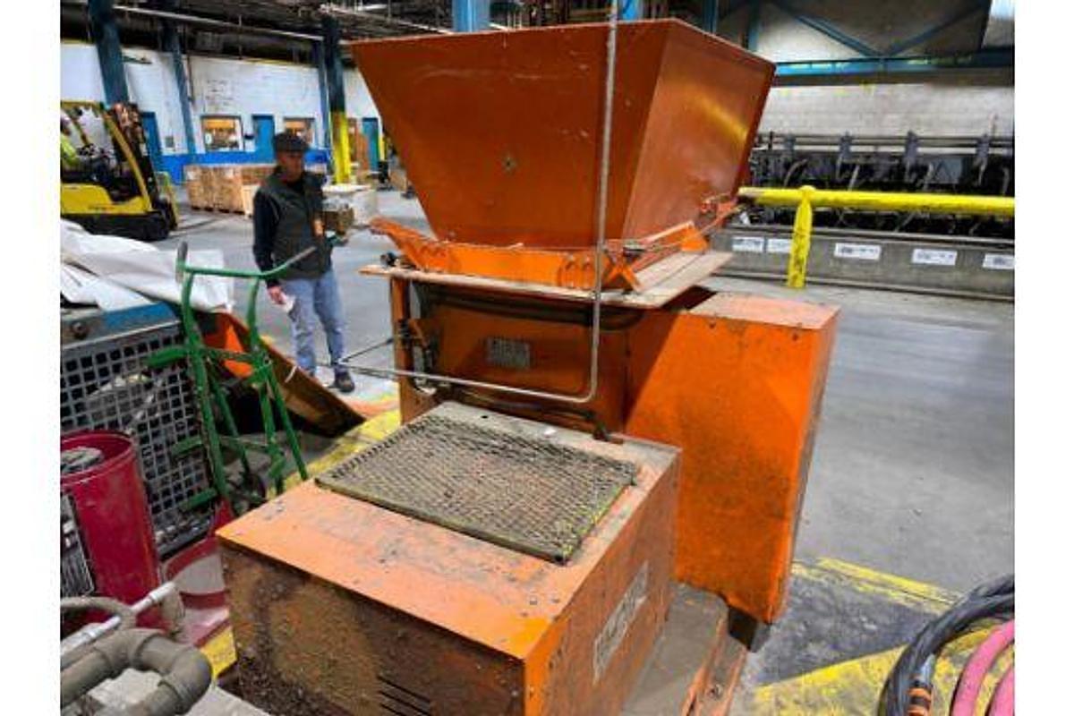 Used OVAL INTERNATIONAL MODEL WB2400 KRAFT WIRE COILER