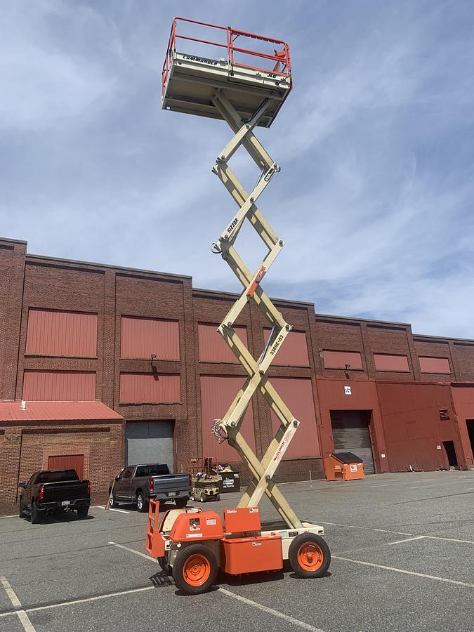 Used JLG MODEL 3369E SCISSOR LIFT ROUGH TERRAIN 33' MAX HEIGHT INTERNAL 48V ELECTRIC BATTERY