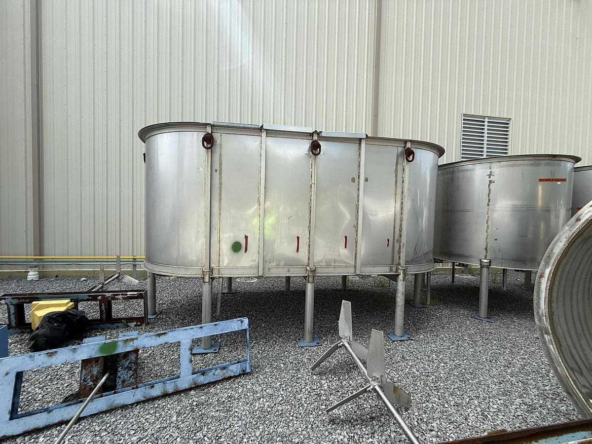 Used 304 STAINLESS STEEL TANK