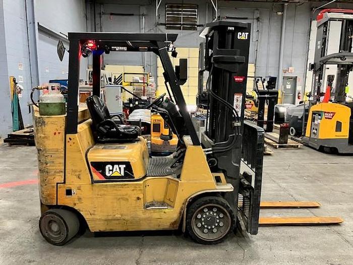 Used 10,000 POUND CAPACITY TOYOTA FORKLIFT 8FGC45U 3-STAGE MAST MFG 2017 *LOW HOUR*
