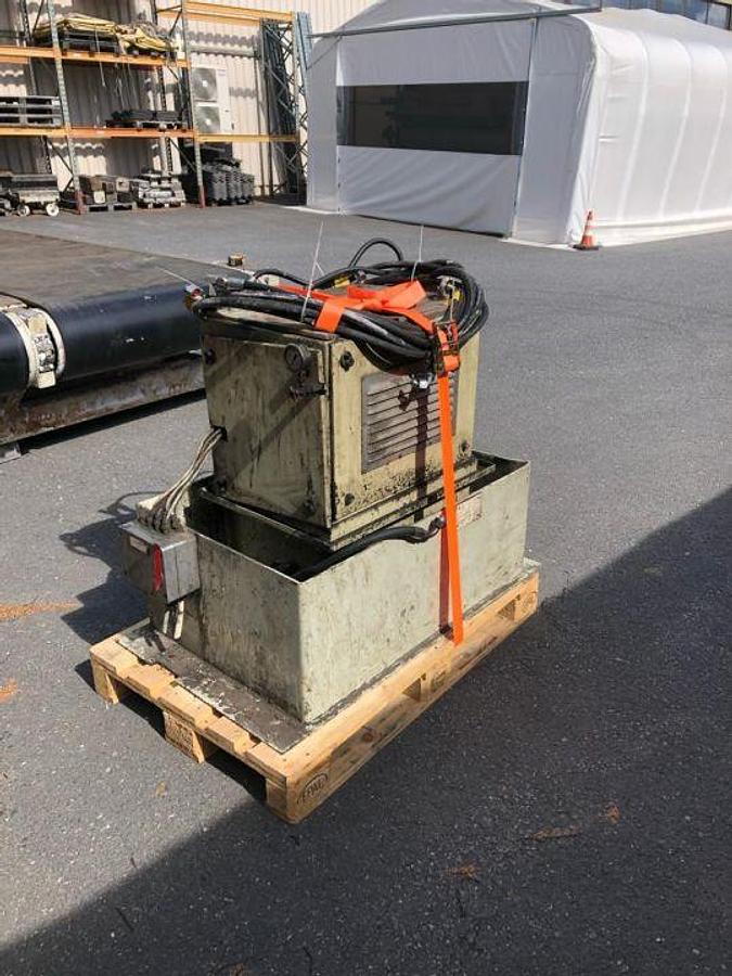 Used 118" (3000mm) WIDE JYLHAVAARA GUILLOTINE ROLL SPLITTER 60" DIAMETER