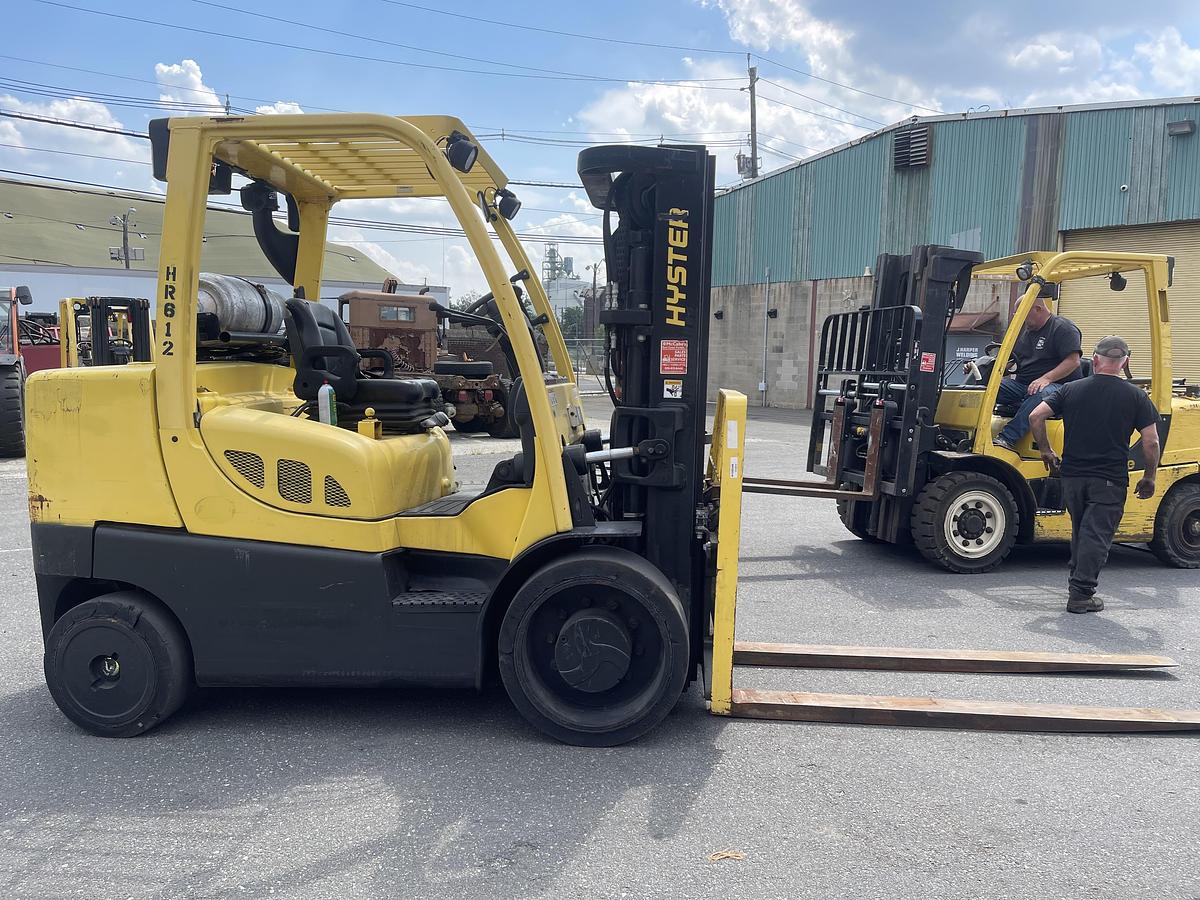 Used 13,500 POUND HYSTER MODEL S135FT FOUR WAY VALVE WITH 5,000 HOURS