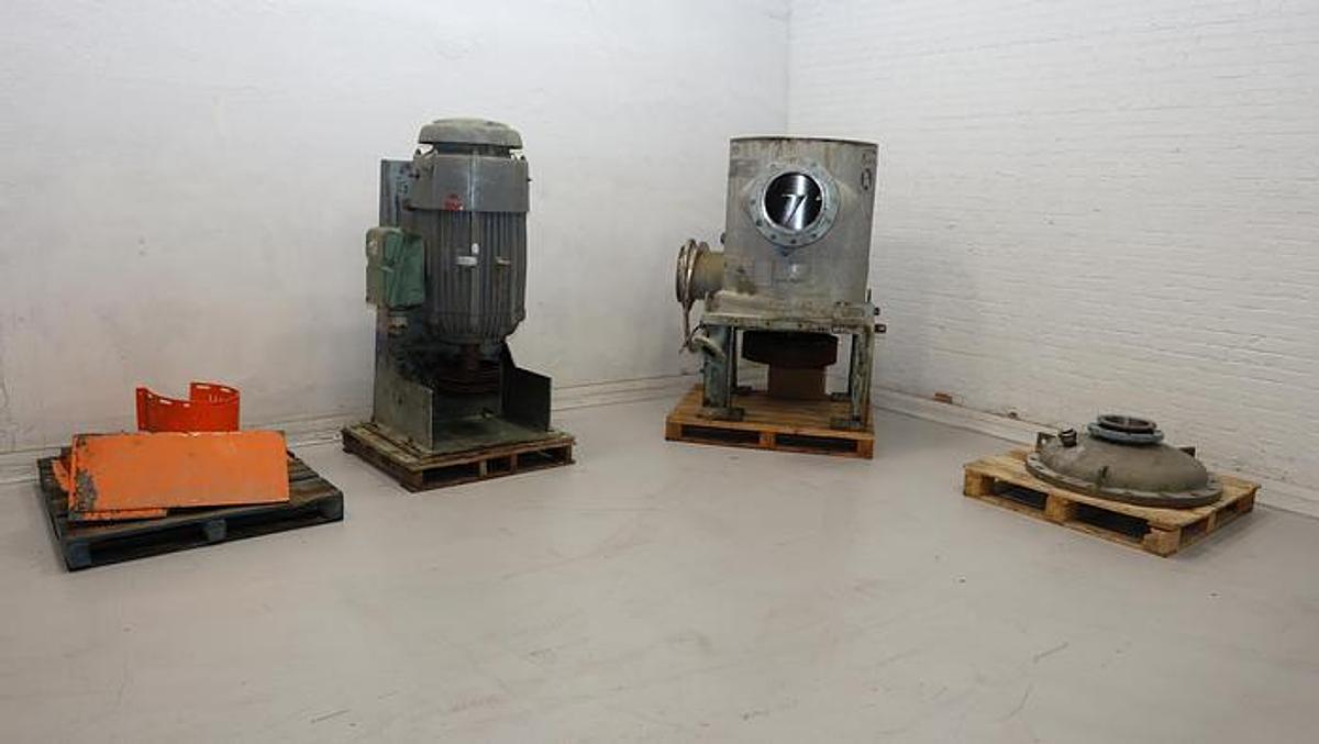 Used BLACK CLAWSON MODEL UV300 PRESSURE SCREEN SS 150HP