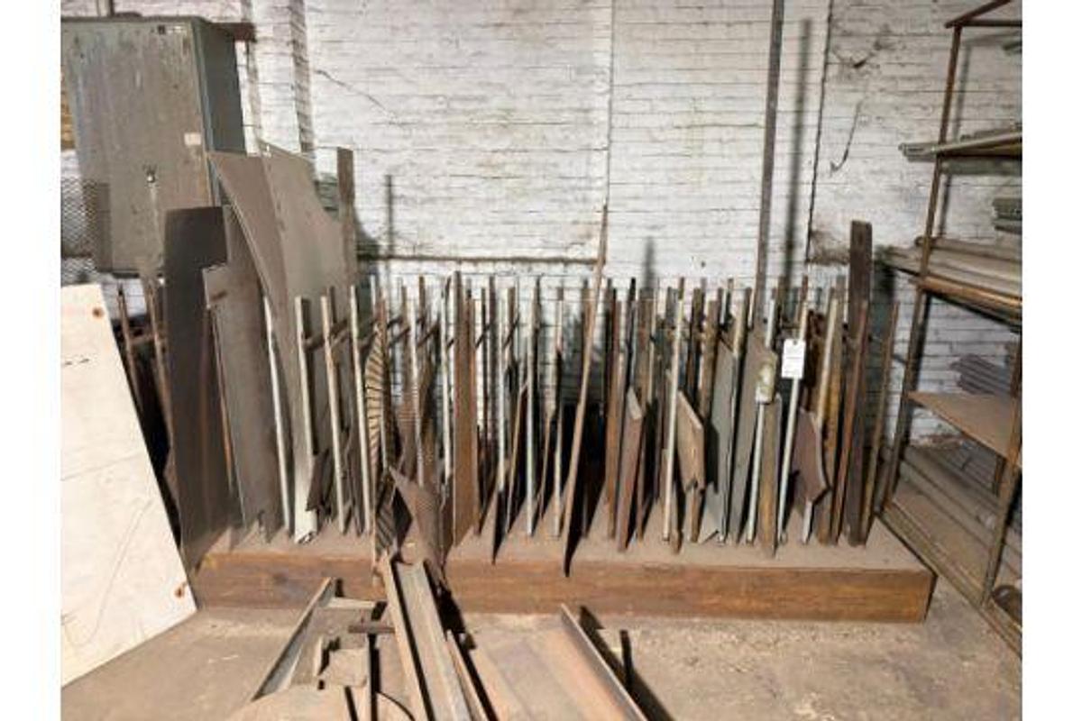 Used LARGE AMOUNT OF CAST, STAINLESS STEEL, ALUMINUM, GALVINIZED AND PVC PIPES