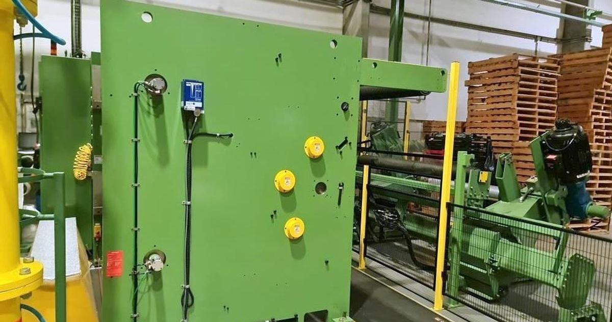 Used 72" WIDE PARKINSON TECHNOLOGIES MODEL 845 DUPLEX SLITTER REWINDER