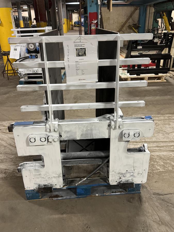 Used CASCADE 25D-CCS-35Q 2500LB CAPACITY CARTON CLAMP ATTACHMENT WITH SIDE SHIFT