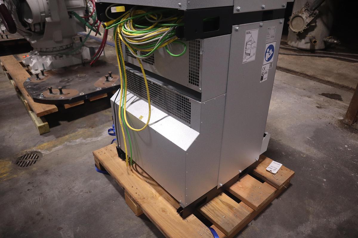 ABB MODEL IRB 6700-300/2.70 ROBOT 6-AXIS MANUFACTURED 2021