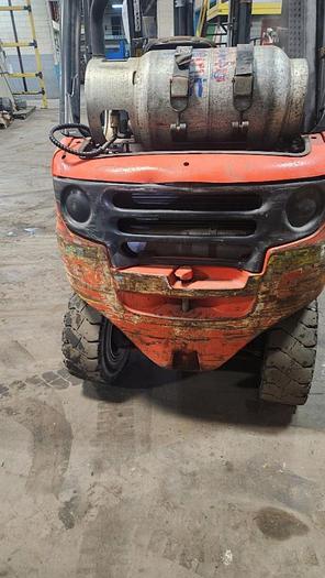 Used 5,000 POUND LINDE H25T FORKLIFT PNEUMATIC TIRES