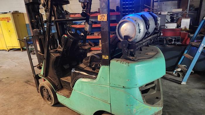 Used 5,000 POUND MITSUBISHI FGC25N FORKLIFT TRIPLE STAGE MAST