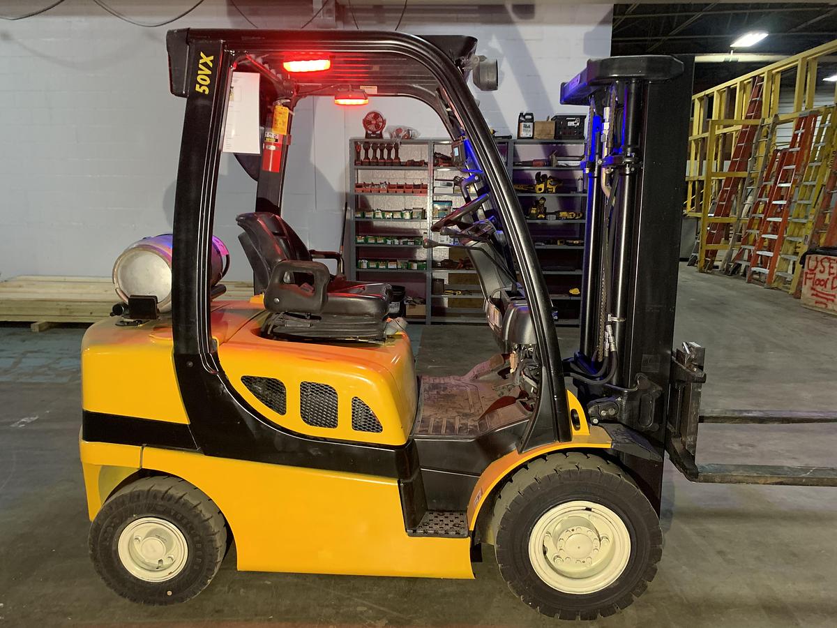 Used YALE GLP050VXNGSE084 5000LB FORKLIFT 6,500 HOURS