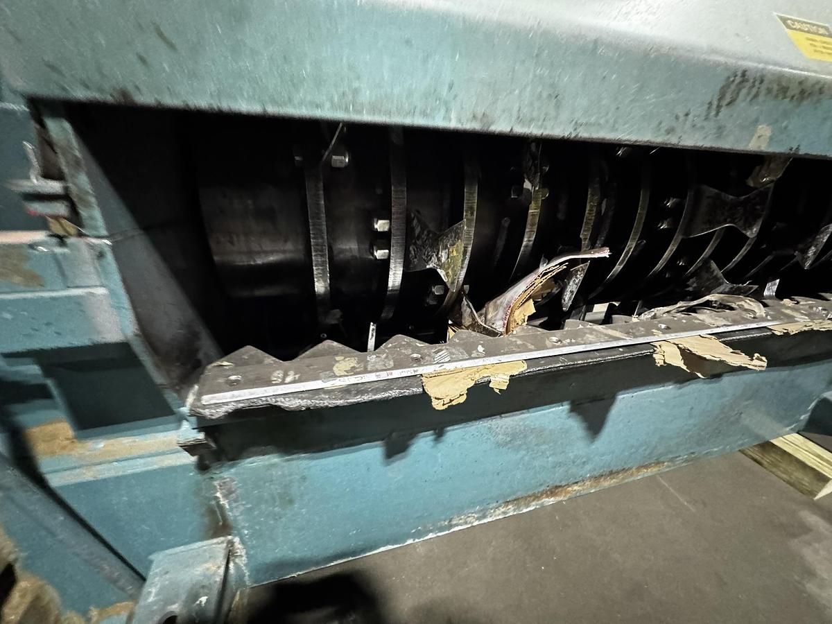 Used MAREN MODEL 72-S-0E-75 40HP HORIZONTAL AUTO-TIE BALER W/ MAREN MODEL 60 SHREDDER & CONVEYOR