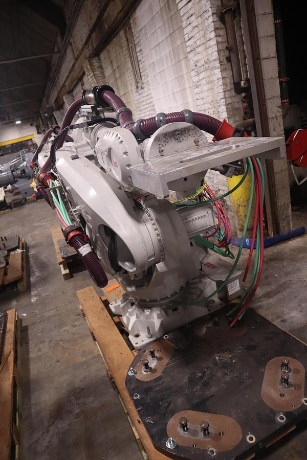 ABB MODEL IRB 6700-300/2.70 ROBOT 6-AXIS MANUFACTURED 2021