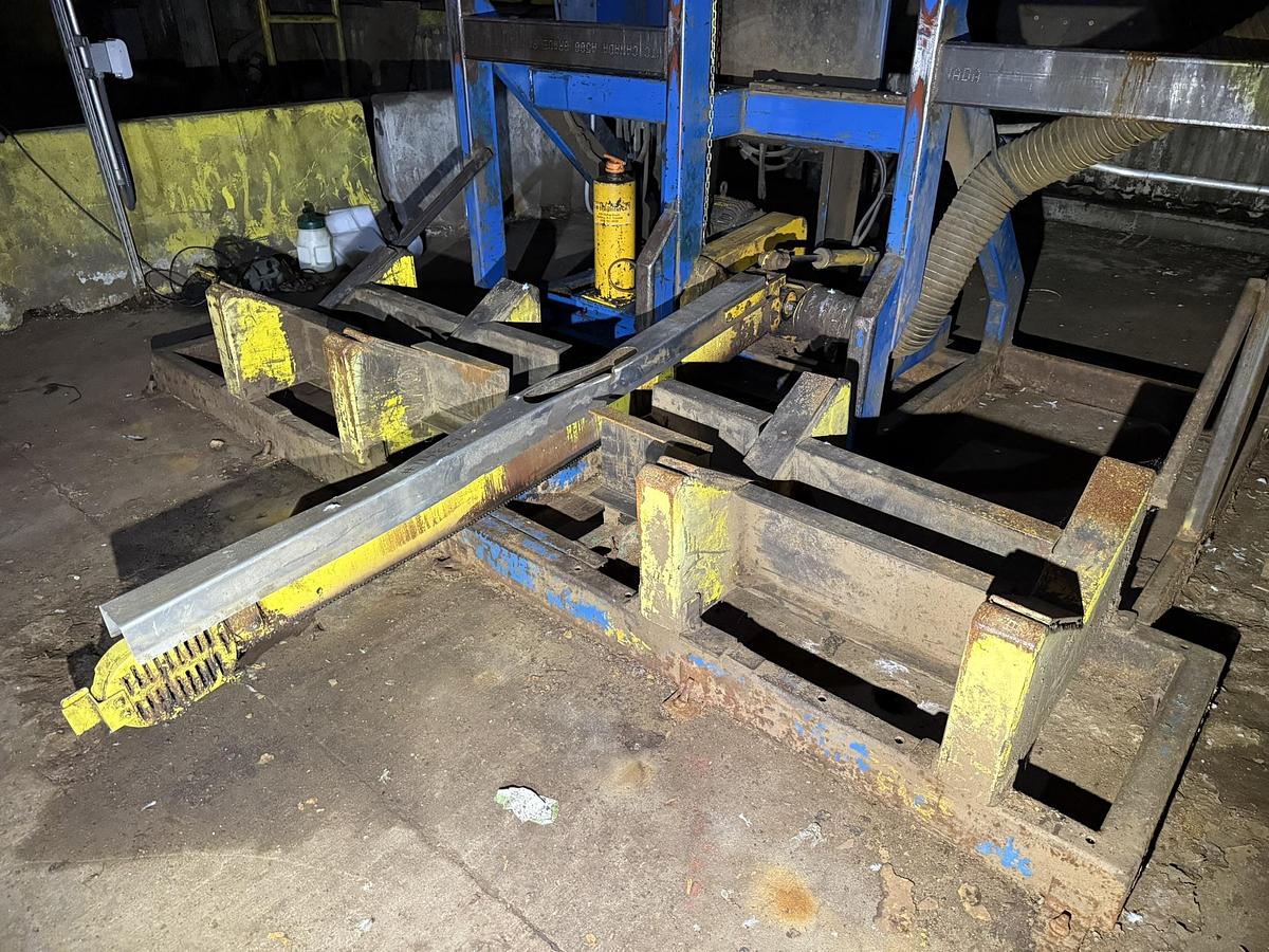 Used L-M EQUIPMENT CO PS150-7-404 ROLL SAW