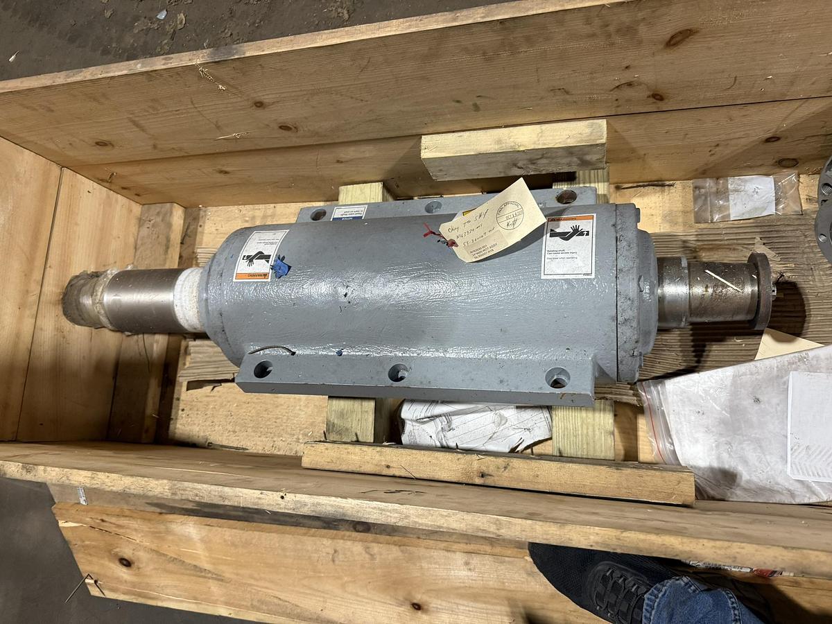 Used BELOIT DD4000 SERIES 24" REFINER QUILL