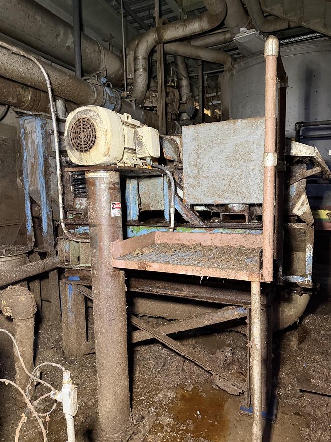 Used BIRD JOHNSON MDL. 24 VIBRATING SCREEN S/S
