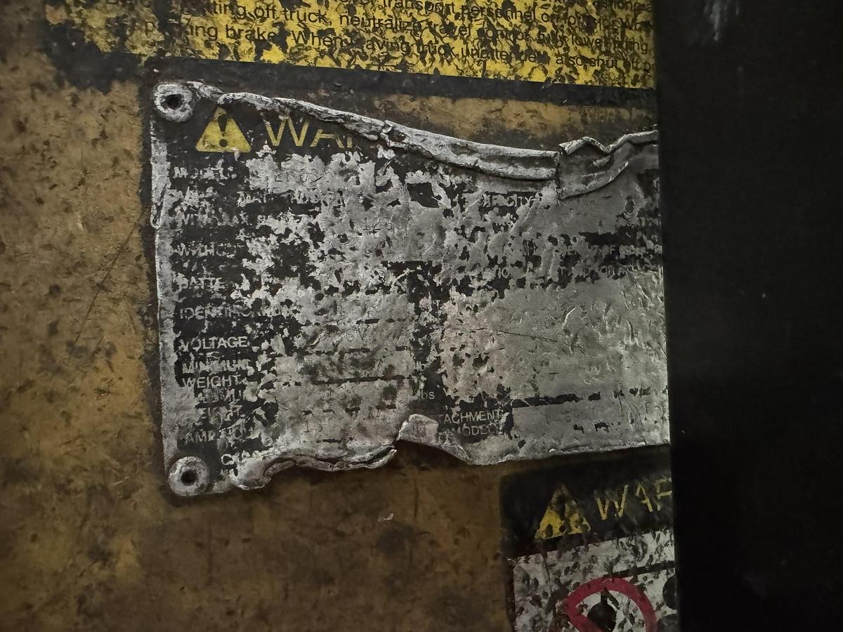 CATERPILLAR ELECTRIC FORKLIFT