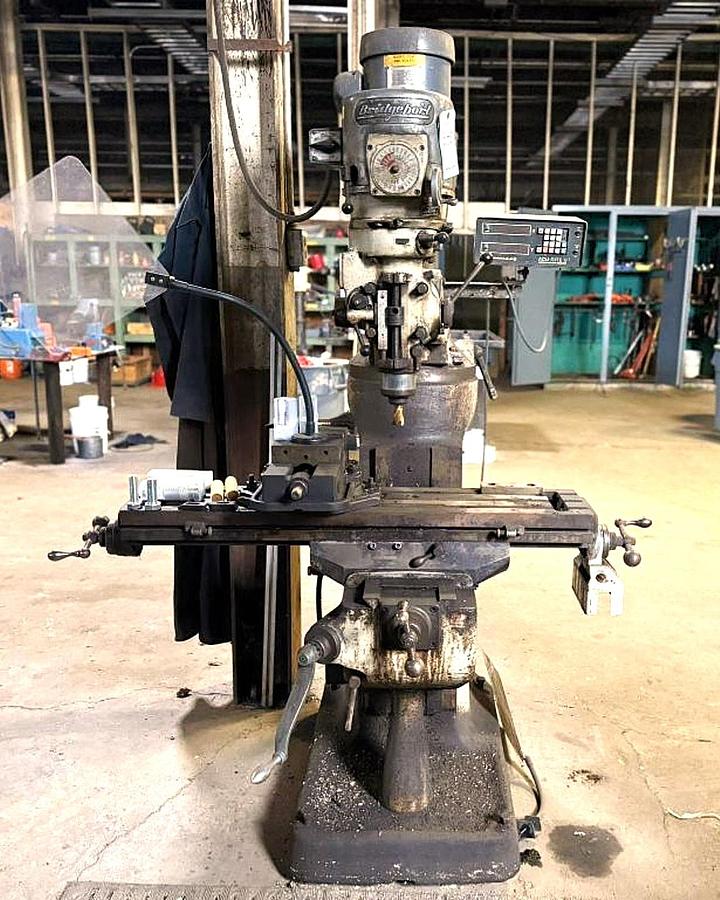 Used BRIDGEPORT VERTICAL MILLING MACHINE WITH ACU-RITE II DIGITAL READOUT