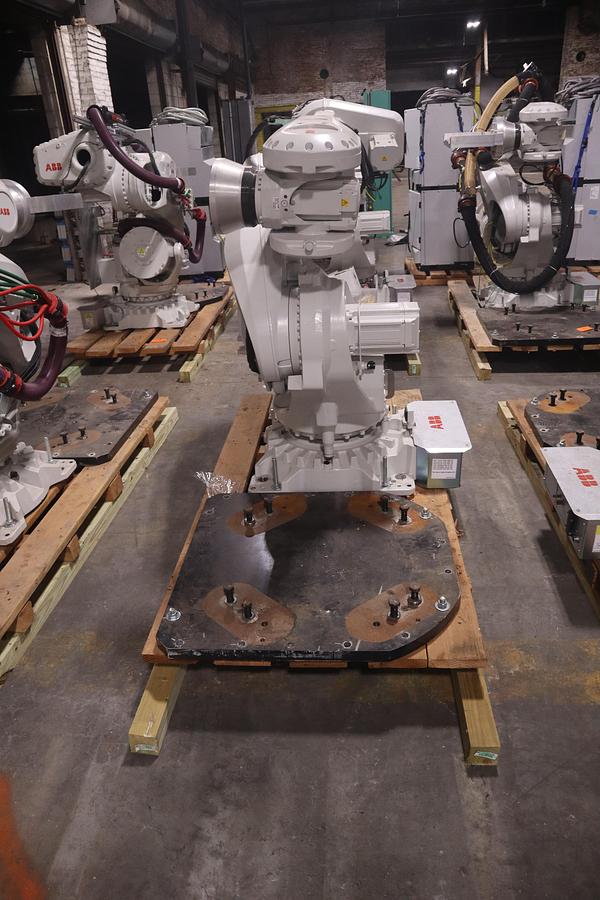 ABB MODEL IRB 6700-300/2.70 ROBOT 6-AXIS MANUFACTURED 2021