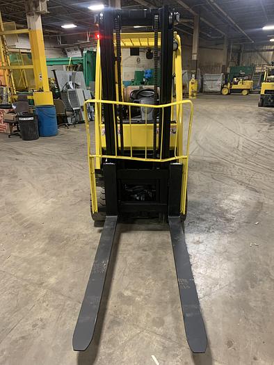 Used 6,000 POUND HYSTER S60FT FORKLIFT 2-STAGE MAST