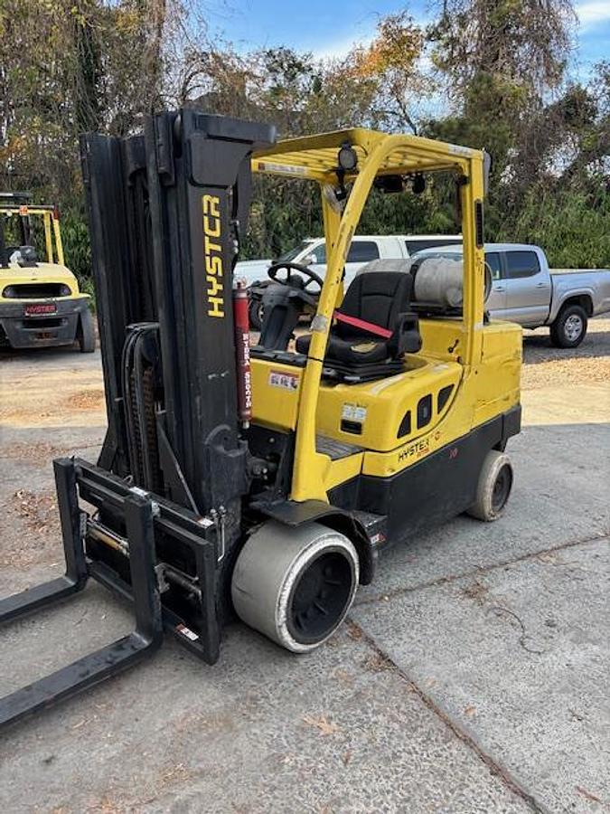Used 10,000 CAPACITY HYSTER S100FT WITH LOW HOURS