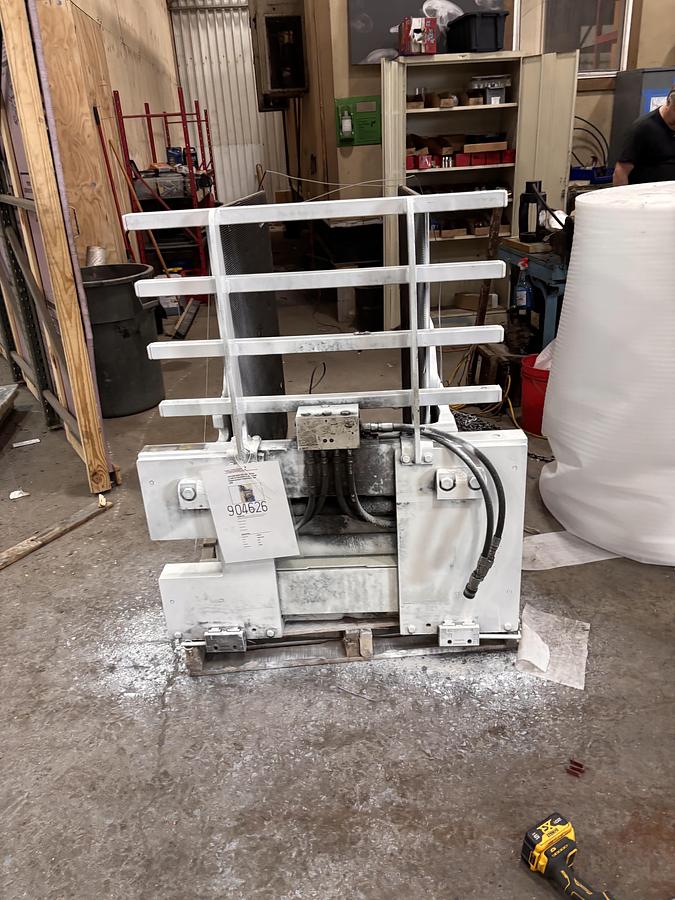 Used CASCADE R25D-CCB-350 CARTON CLAMP ATTACHMENT CLASS II 2,500 POUND CAPACITY MANUFACTURED 2016