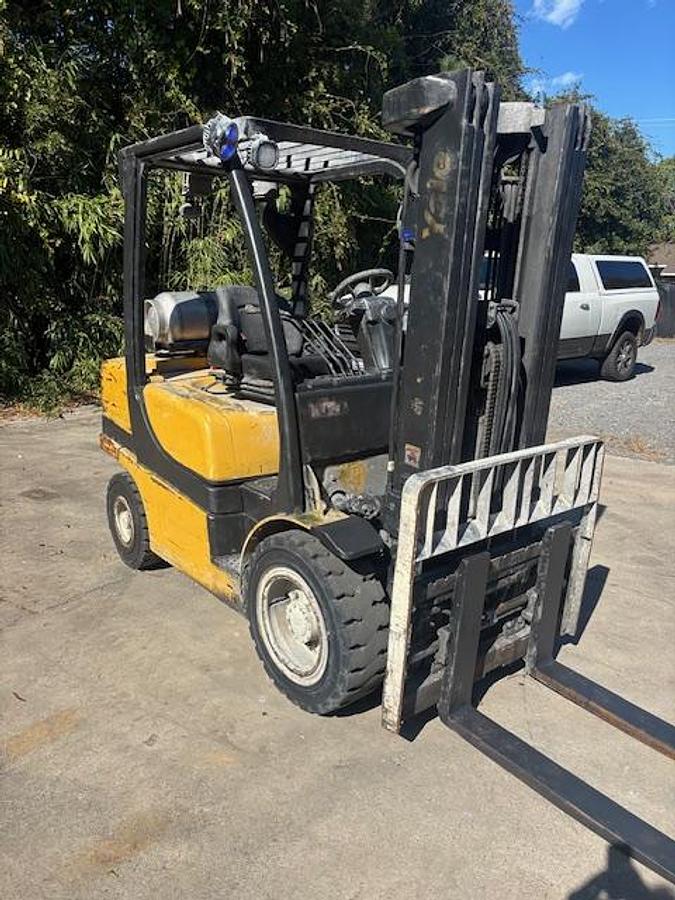 Used 6,000lb YALE GLP060VX FORKLIFT ROLL CLAMP COMPATABLE