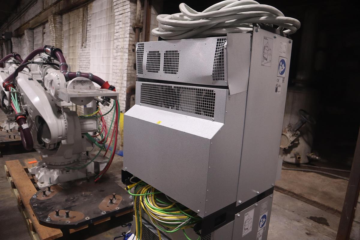 ABB MODEL IRB 6700-300/2.70 ROBOT 6-AXIS MANUFACTURED 2021