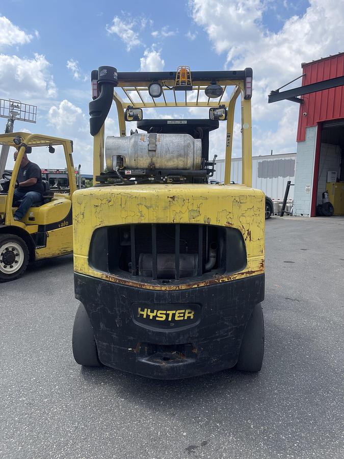 Used 13,500 POUND HYSTER MODEL S135FT FOUR WAY VALVE WITH 5,000 HOURS