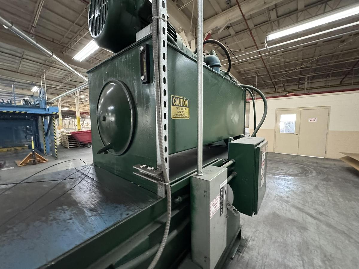 Used KMF HORIZONTAL CLOSED DOOR BALER