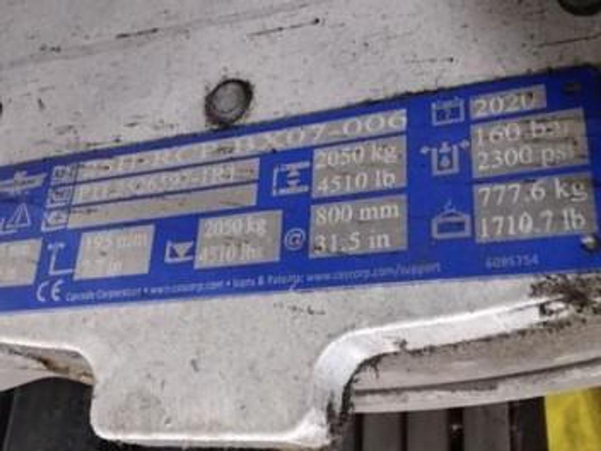 Used 60" CLASS III CASCADE ROLL CLAMP MODEL 25H-RCP-BX07-006