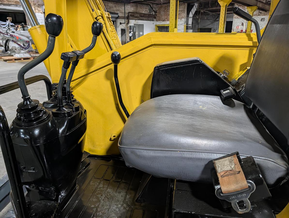 Used 2.6 TON CAPACITY KOMATSU PC28UU MINI EXCAVATOR