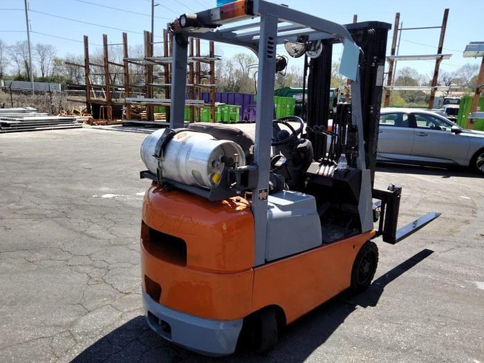 Used TOYOTA 7FGCU15 3000LB CAPACITY FORKLIFT WITH SIDE SHIFT