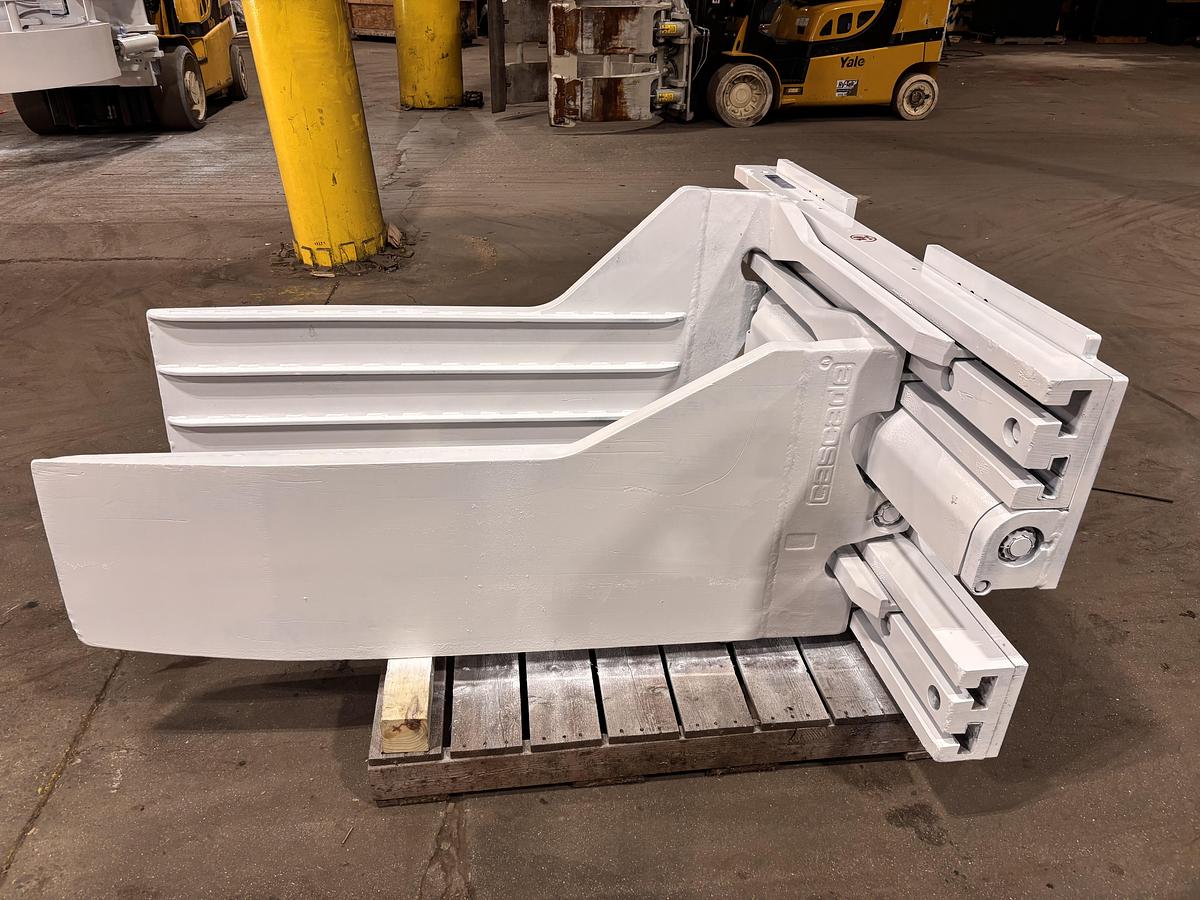 Used CASCADE MODEL 70D45143R0 CLASS III BALE CLAMP ATTACHMENT