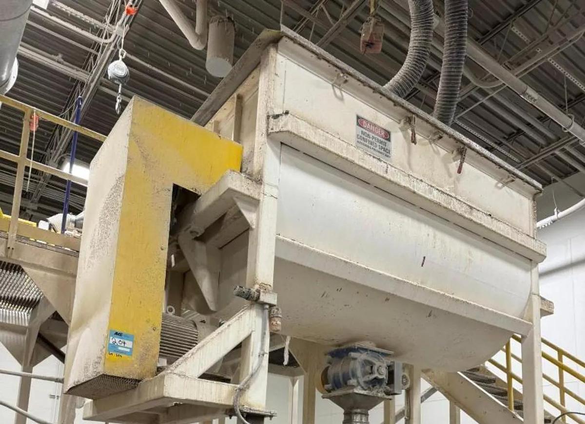 Used STAINLESS STEEL RIBBON BLENDER 200 CUBIC FEET 