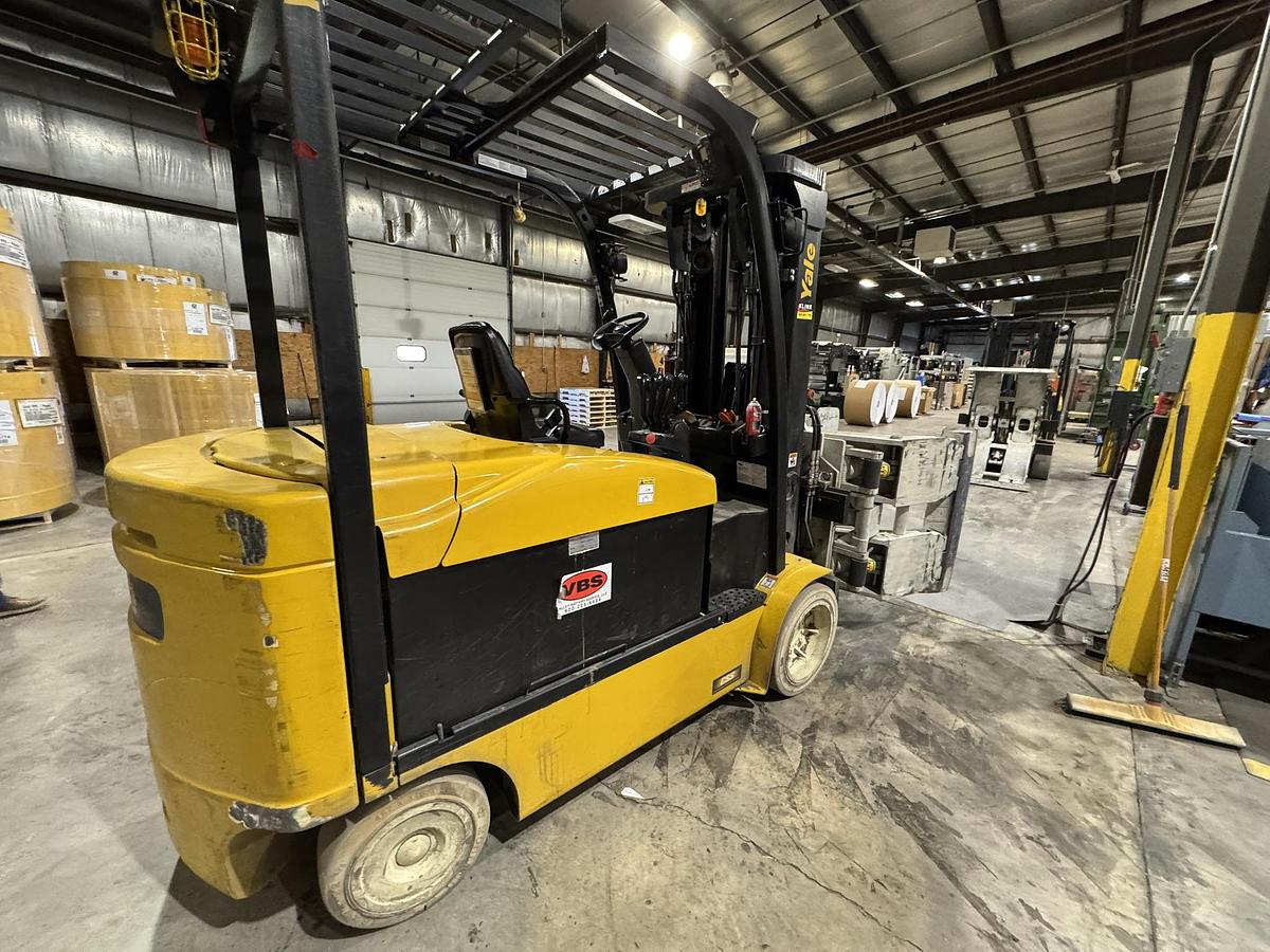 Used 12000 LB YALE ELECTRICL ROLL CLAMP TRUCK WITH CASCADE CLAMP MODEL ERC120VHN48TE094