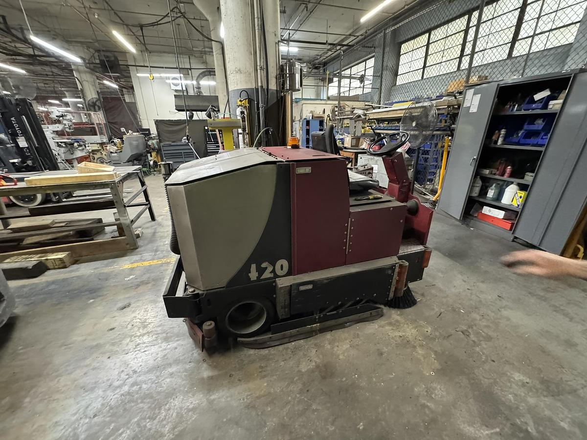 Used FACTORY CAT FLOOR SCRUBBER